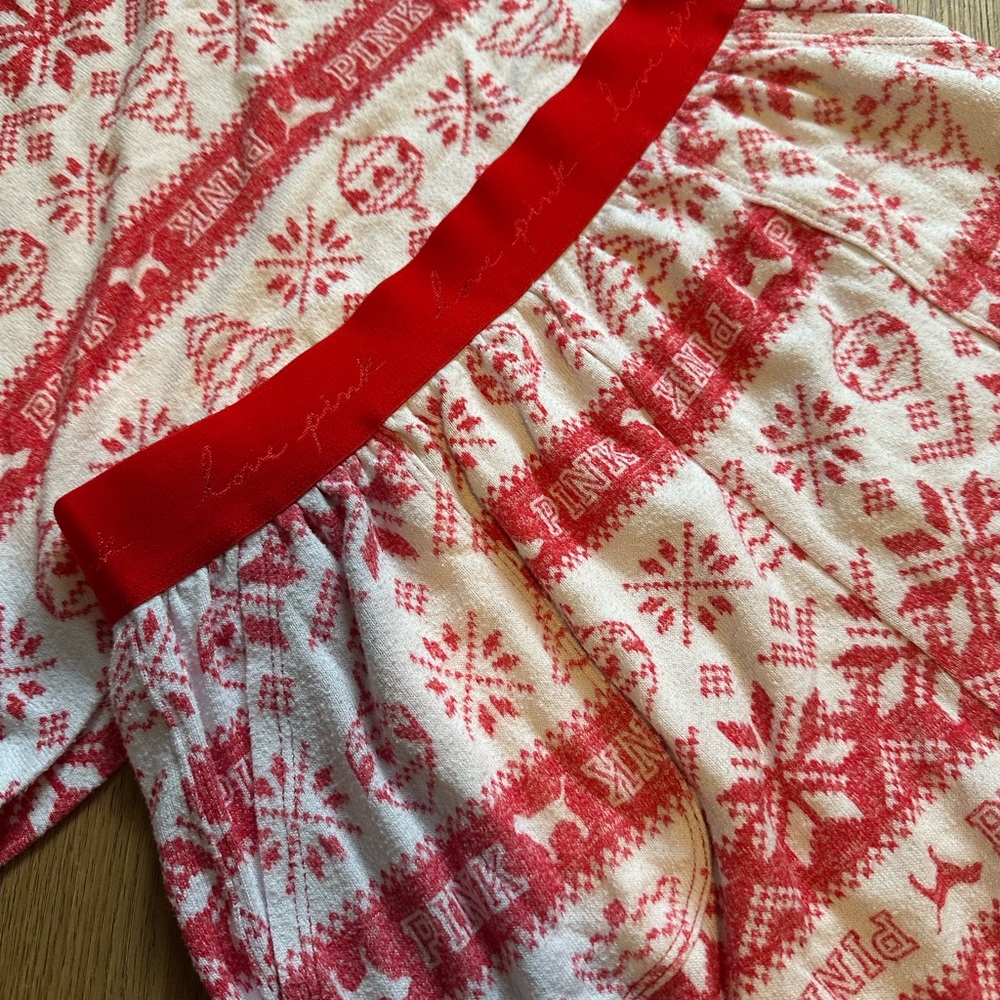 PINK Victoria's Secret Holiday Sleep set